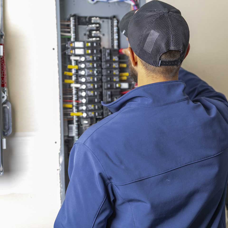 Trained Horseshoe Bend electricians in ID near 83629